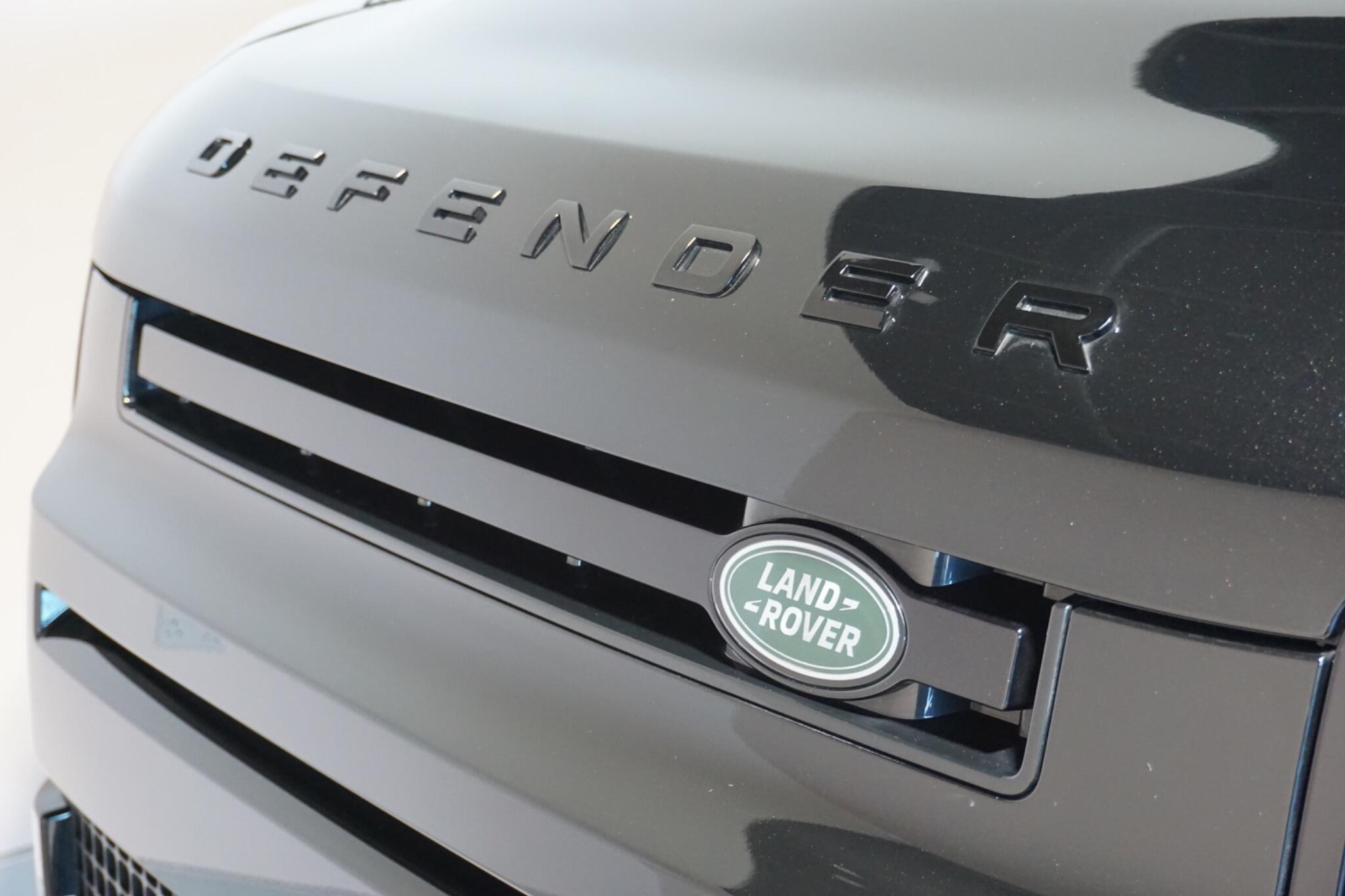 Land Rover Defender 90 3.0 D250 MHEV SE Hard Top SUV 3dr Diesel Auto 4WD SWB Euro 6 (s/s) (250 ps)